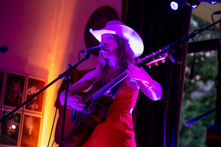 Gallery photo 10 of Acoustic Serenades