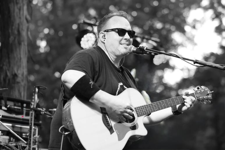 Gallery photo 5 of Acoustic Steve