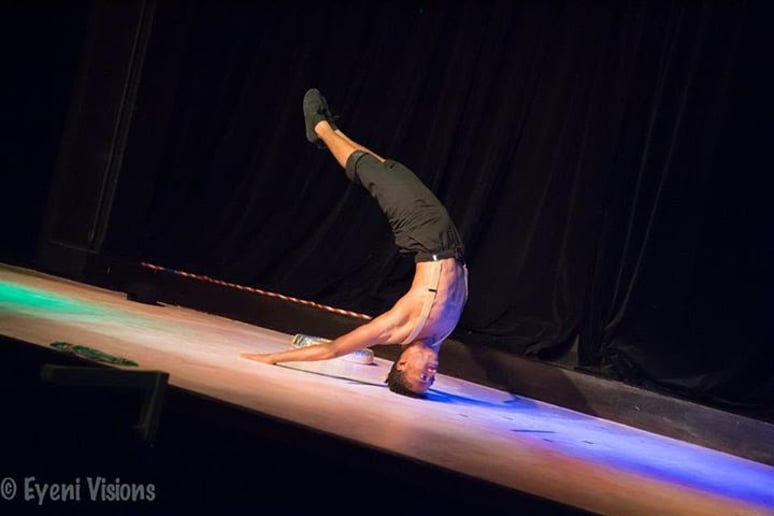 Gallery photo 2 of Acro-Breakdance