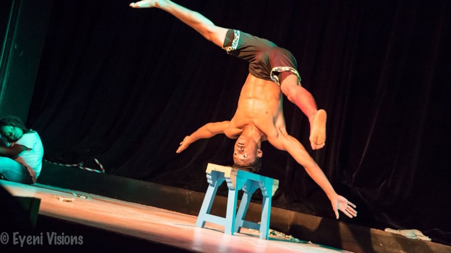 Gallery photo 4 of Acro-Breakdance