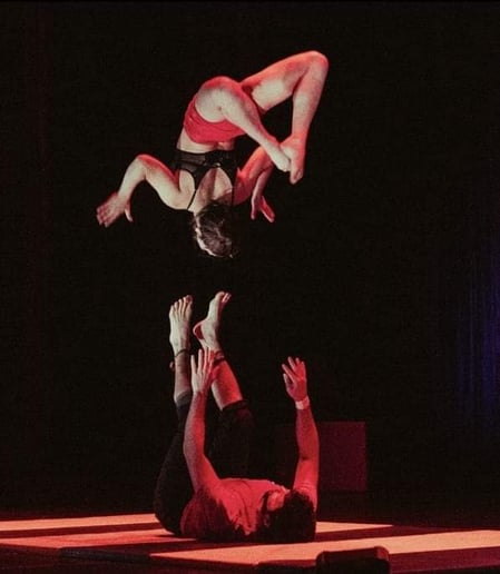 Gallery photo 4 of Ayton & Erica - An Acrobatic Duo