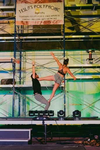 Gallery photo 6 of Ayton & Erica - An Acrobatic Duo
