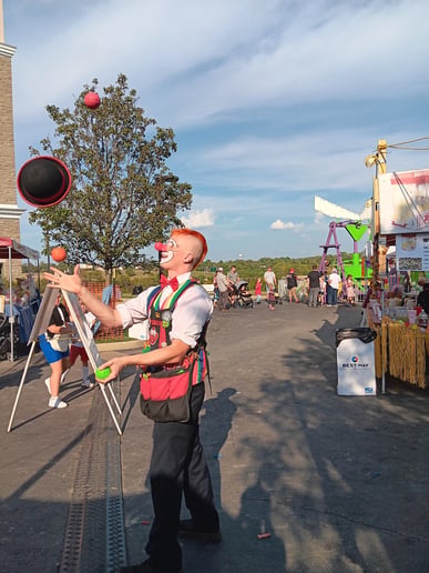 Gallery photo 3 of Act A Fool Circus Sideshow