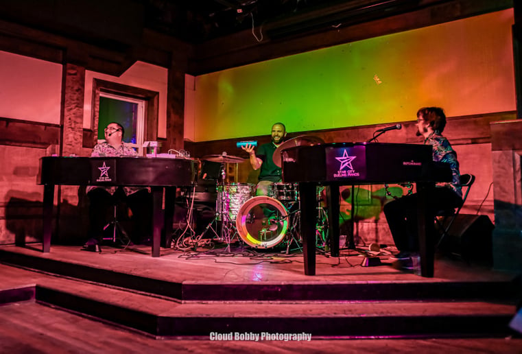 Gallery photo 1 of Piano Show 2 Go
