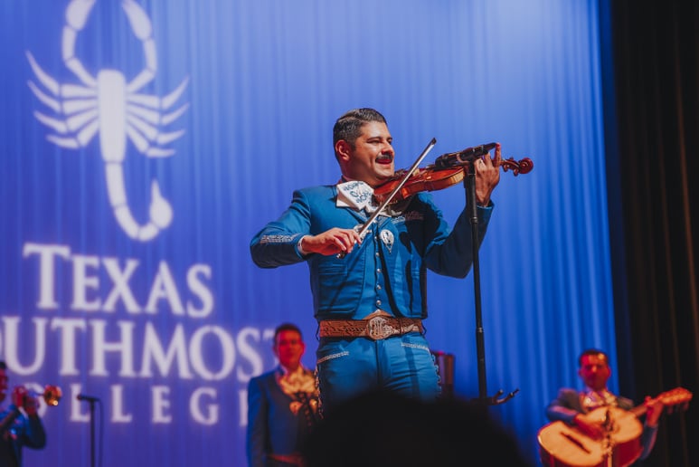 Gallery photo 4 of Adrian Grijalva — Solo Violin & Vocals