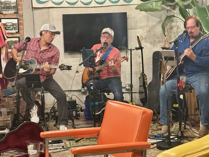 Gallery photo 5 of 3 Guys & 3 Guitars