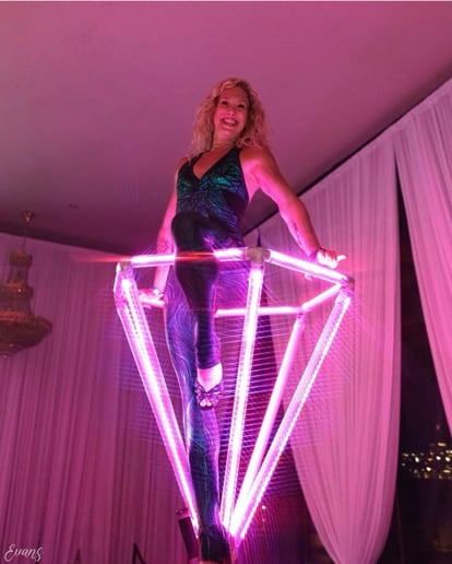 Gallery photo 10 of Aerialist - Jane Air