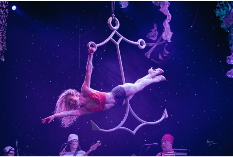 Gallery photo 4 of Aerialist - Jane Air