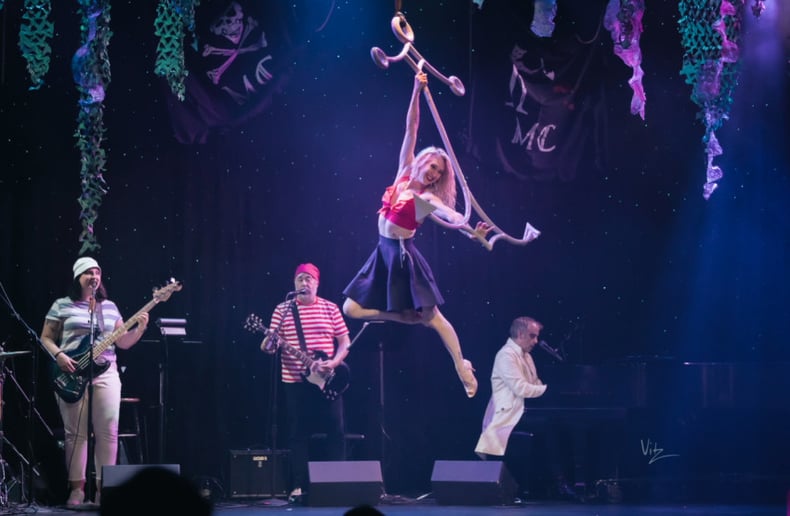 Gallery photo 11 of Aerialist - Jane Air