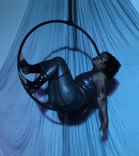 Gallery photo 5 of Aerial Queen