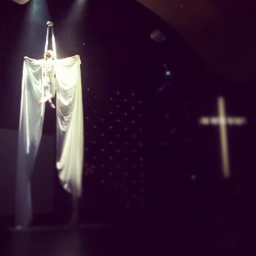 Gallery photo 3 of Aerialist and stilt walker