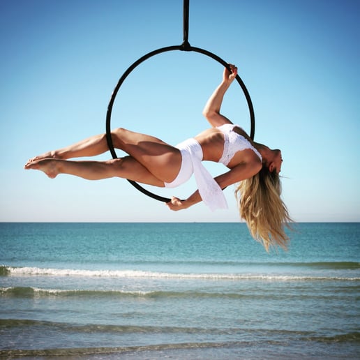 Gallery photo 1 of Aerialist and stilt walker