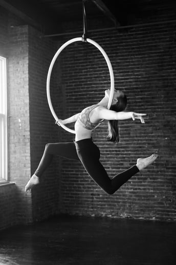 Gallery photo 7 of Aerialist & Dancer