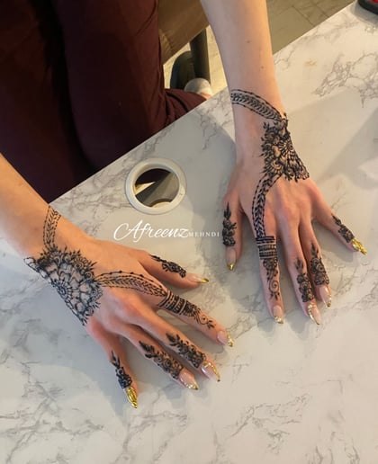 Gallery photo 2 of Afreen’s Mehndi