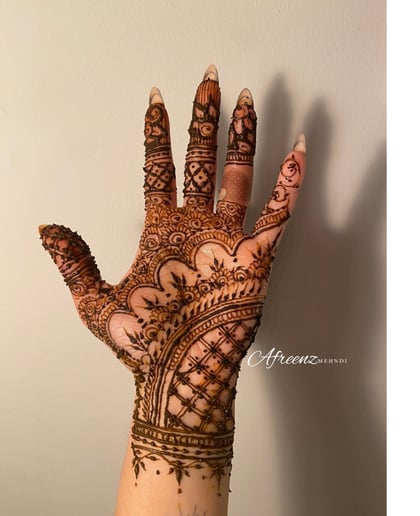 Gallery photo 1 of Afreen’s Mehndi