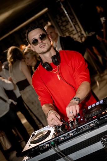 Gallery photo 3 of Afro-Electronic House DJ