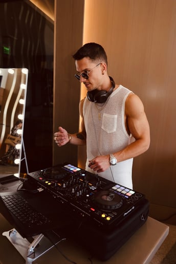 Gallery photo 5 of Afro-Electronic House DJ