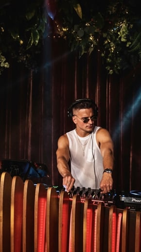 Gallery photo 8 of Afro-Electronic House DJ