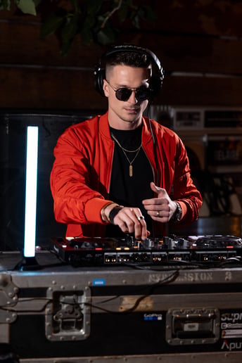 Gallery photo 9 of Afro-Electronic House DJ