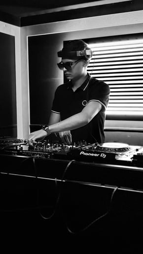 Gallery photo 2 of David Zahara Music