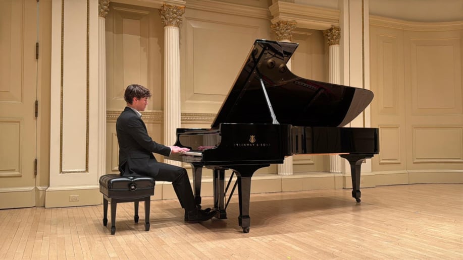 Gallery photo 1 of Aiden Butler - Pianist