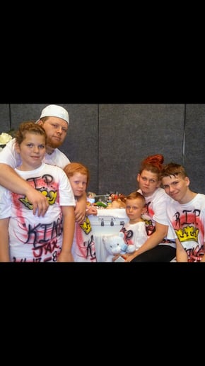 Gallery photo 1 of Airbrush Jones Family