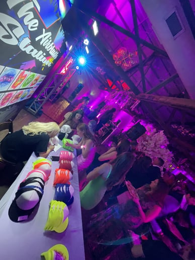 Gallery photo 3 of Airbrush Party Favors