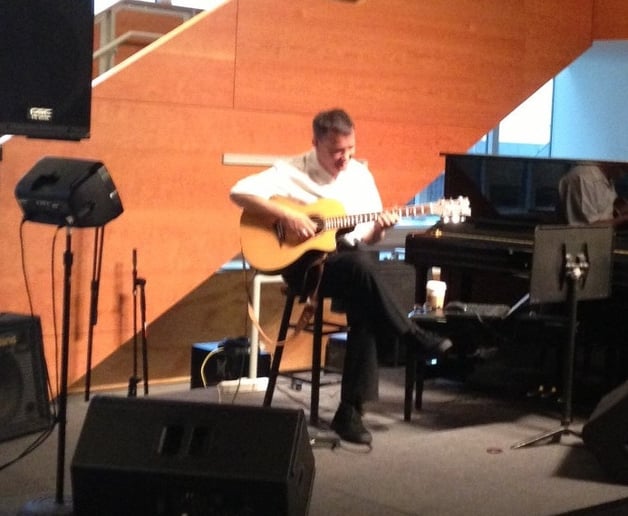Gallery photo 1 of Alan Brace "Guitar for Lounge and Events"
