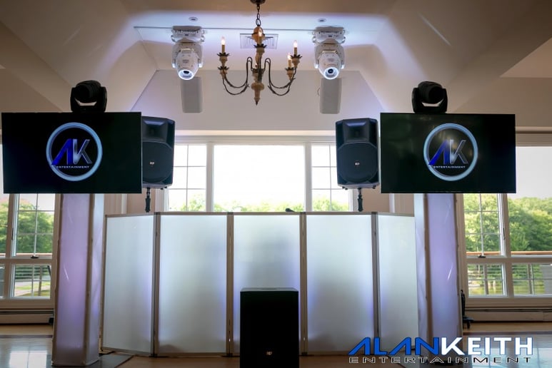 Gallery photo 39 of Alan Keith Entertainment & Photo Booths