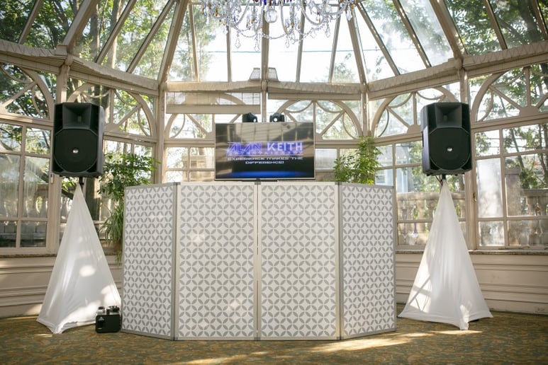 Gallery photo 30 of Alan Keith Entertainment & Photo Booths