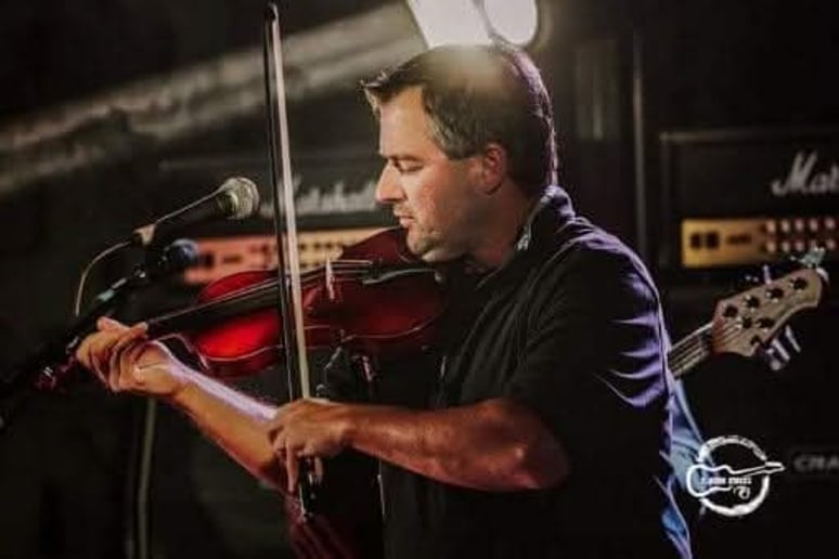 Gallery photo 2 of Alan Mabry piano/violin