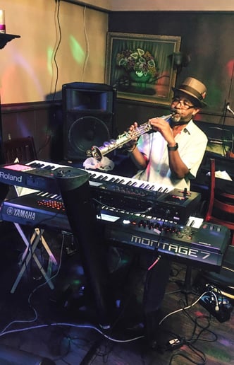 Gallery photo 4 of Alan's Mellow Saxman's One-Man-Band