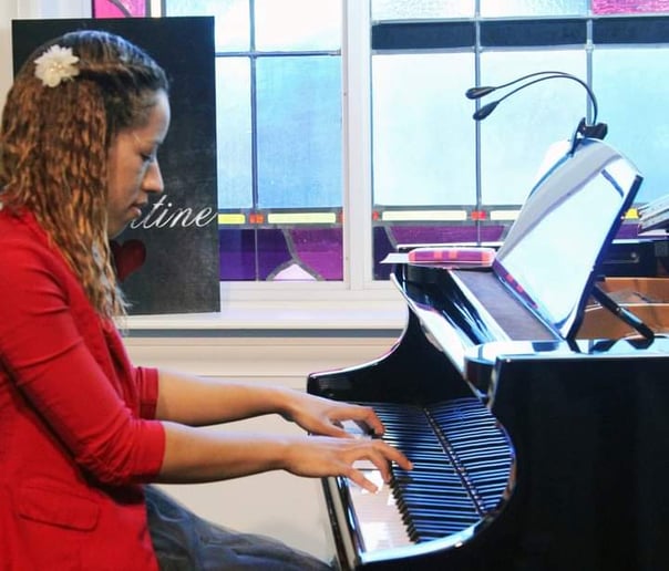 Gallery photo 1 of Aleah Lincey - Pianist