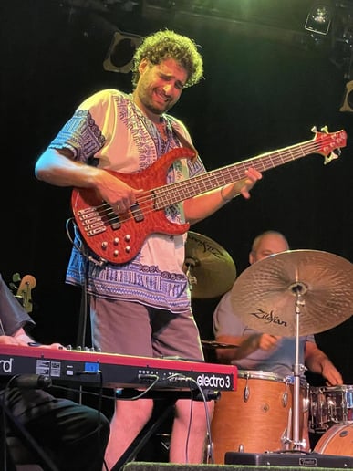 Gallery photo 1 of Aleks Bassist