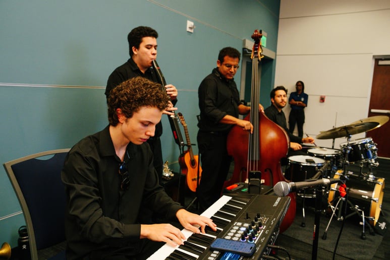 Gallery photo 4 of Alessandro Di Costanzo Music & Entertainment