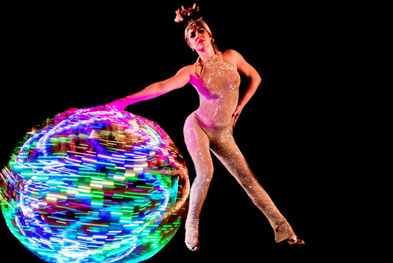 Gallery photo 3 of Alesya Gulevich Visual Artist and Entertainer