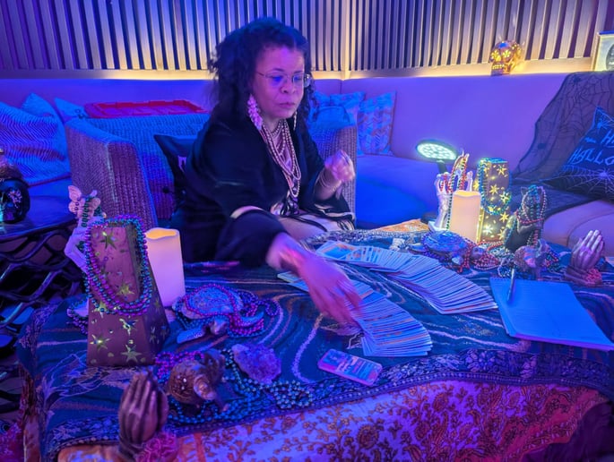 Gallery photo 9 of Alex Your Fortune Teller