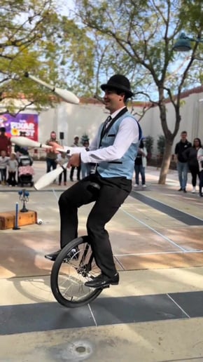 Gallery photo 7 of Alex Bistrevsky - Variety Circus & Vaudeville