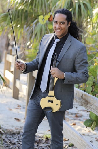 Gallery photo 4 of Alex Bravo Violinist