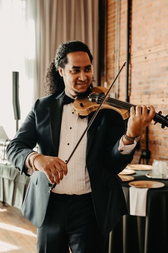 Gallery photo 7 of Alex Bravo Violinist