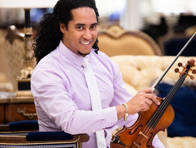 Gallery photo 8 of Alex Bravo Violinist