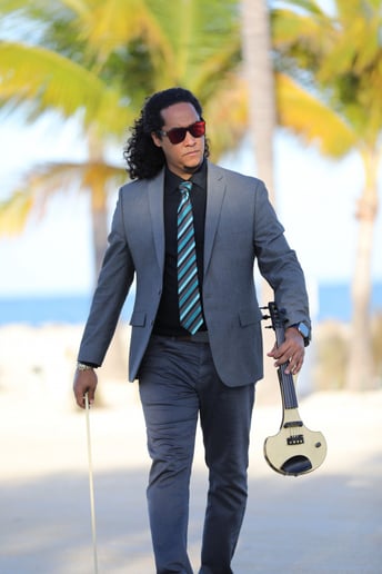 Gallery photo 9 of Alex Bravo Violinist