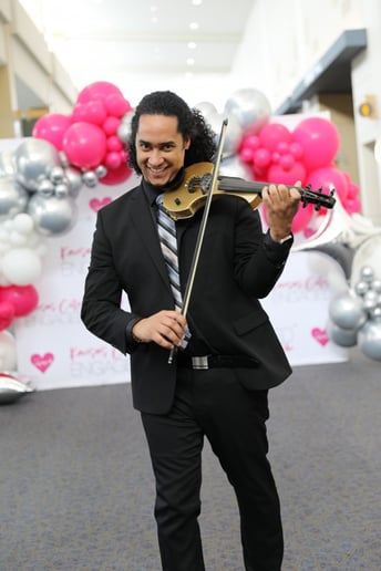Gallery photo 10 of Alex Bravo Violinist