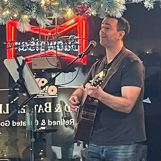 Gallery photo 3 of Alex Schroeder (Singer & Guitarist)