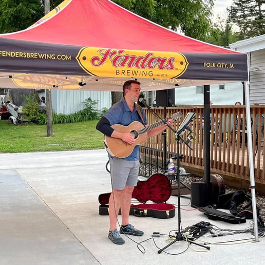 Gallery photo 4 of Alex Schroeder (Singer & Guitarist)