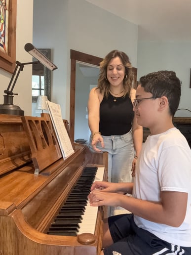 Gallery photo 2 of Alex Villalba, Pianist