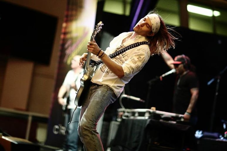 Gallery photo 8 of Alexander Guitar performer