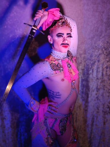 Gallery photo 9 of Alexander the Great Aerial Drag King