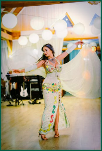 Gallery photo 10 of Alexandra the Romanian Bellydancer