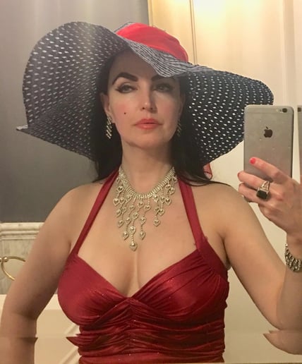 Gallery photo 9 of Alexis as Elizabeth Taylor